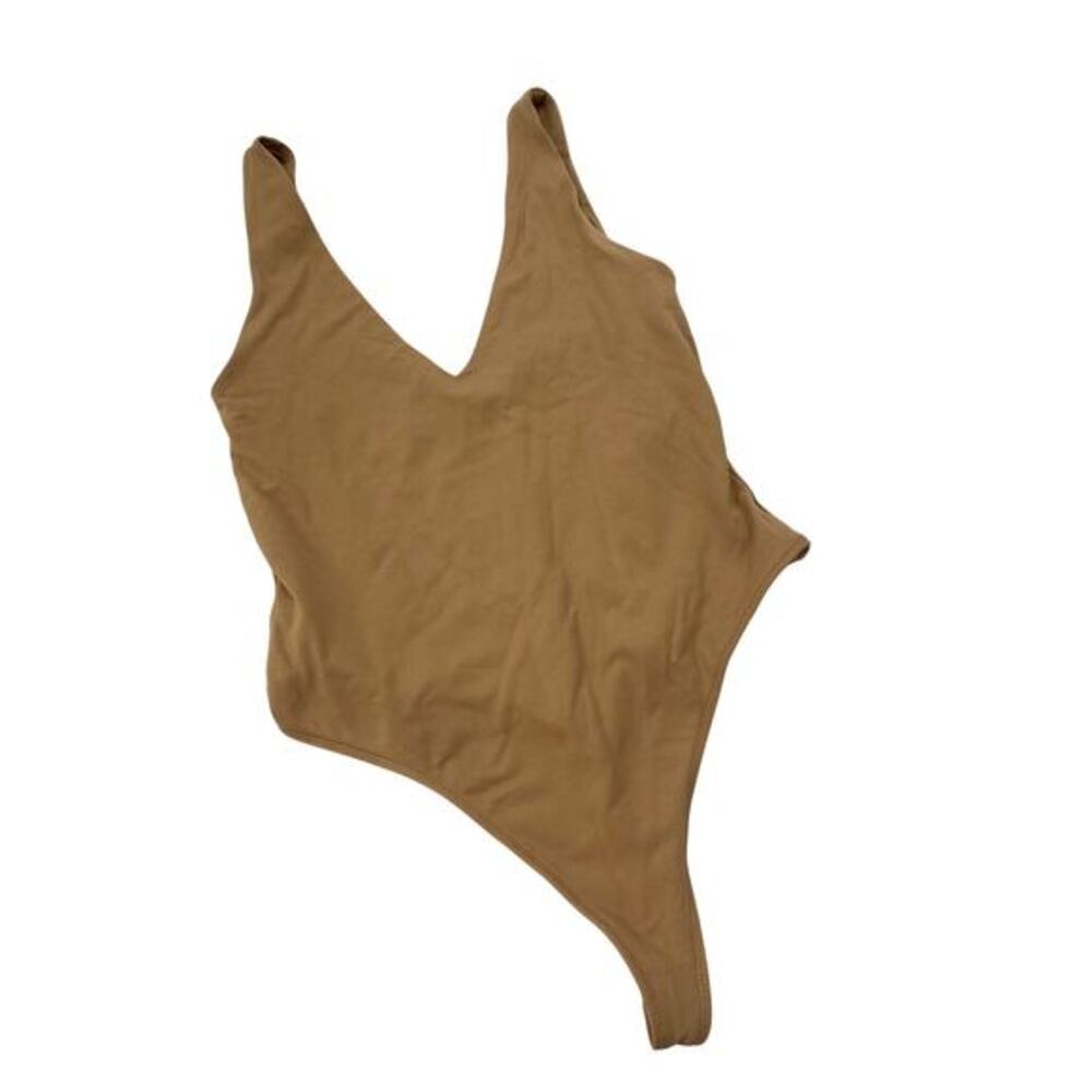 Babaton tan nude sleeveless V neck bodysuit